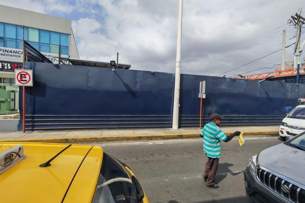 For sale lot / warehouse in chanis