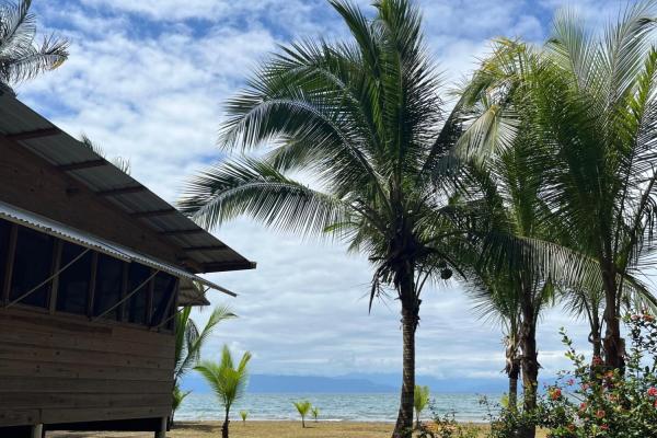Casa frente al mar fuera de la red en venta