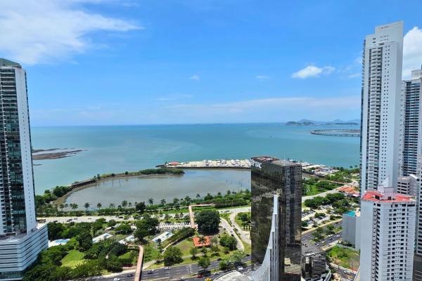 Se vende apartamento en ph allure piso alto con vista al mar