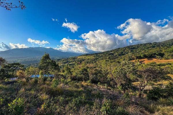 Mountain view lot for sale in jaramillo, boquete