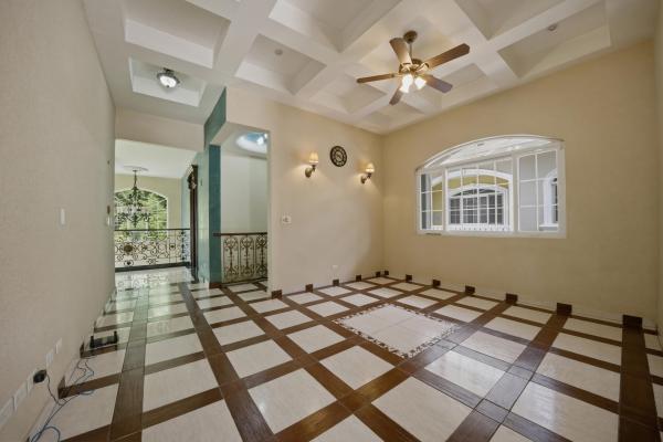 Single family house in llanos de curundu, ancon