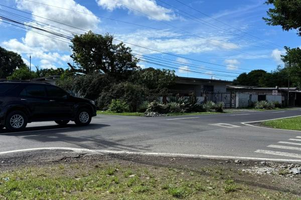 Venta de lote con mejoras