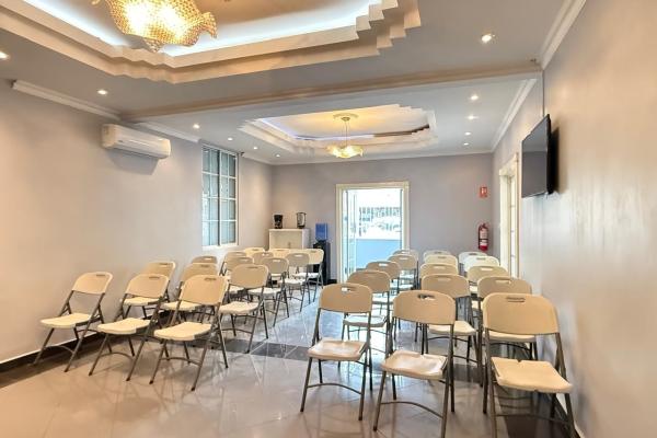 Sale of commercial space with land on ecuador avenue