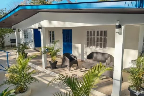 Casa con piscina y amplia terraza - san carlos | paz y privacidad