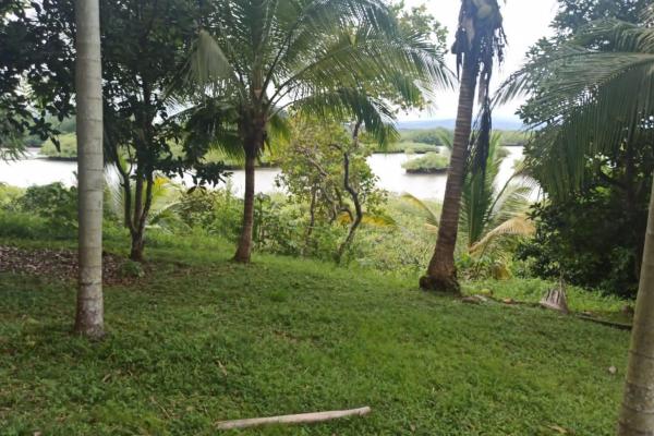 Península with house and ocean access