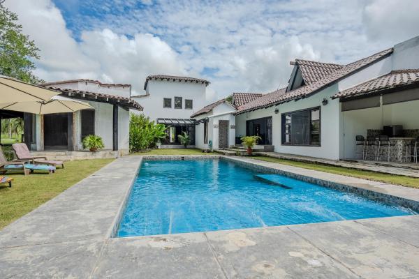 Luxury 4.6 ha finca with 900 m² home in coclé