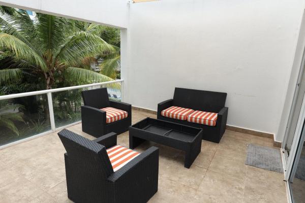Furnished 2-level apartment near the beach