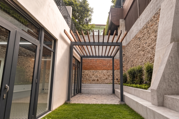 Venta o alquiler de local comercial en la plazuela de alfaro, casco antiguo