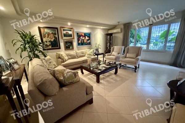 Sale of duplex in obarrio