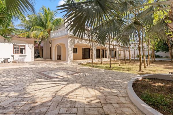 Mansion in golf heights