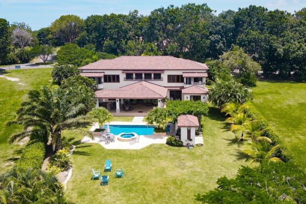 Beautiful house for sale in buenaventura