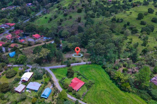 Experience the peace of volcán | land with a natural creek