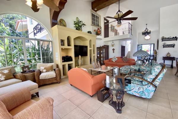 Venta de casa con vista a cancha de golf en coronado