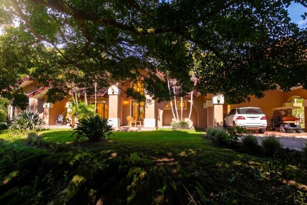 Two villas with 6 bedrooms and mountain views