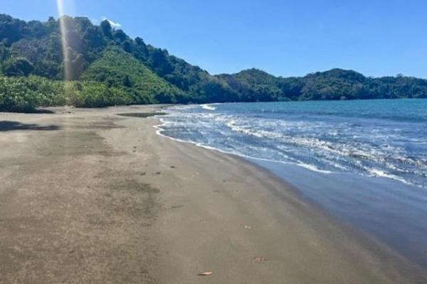 Santuario de 67 hectáreas frente al mar en arena, veraguas