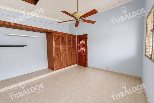 House for sale in bethania, commercial area