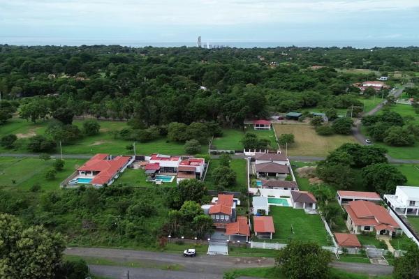 House in coronado with pool and 1000m2 land
