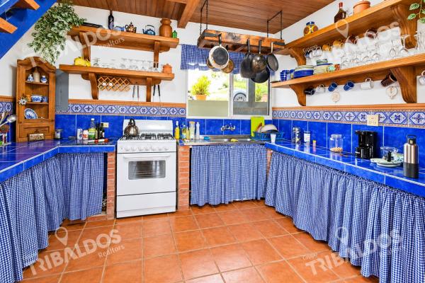 Venta de casa en cerro azul, residencial altos de cerro azul