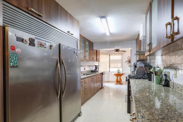 Sale of apartment in coco del mar, facing the sea, marina del rey