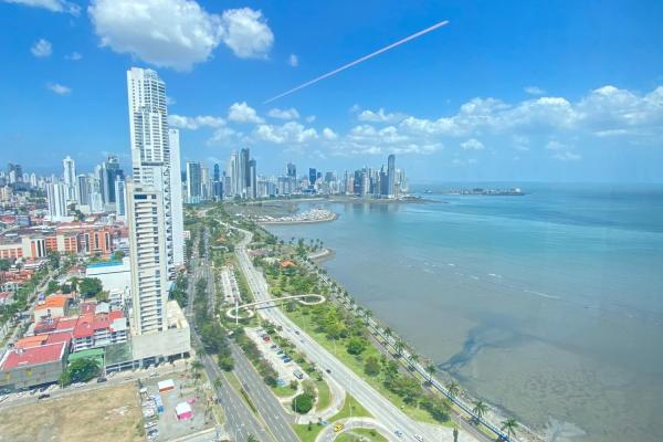 Se vende oficina remodelada en balboa office center