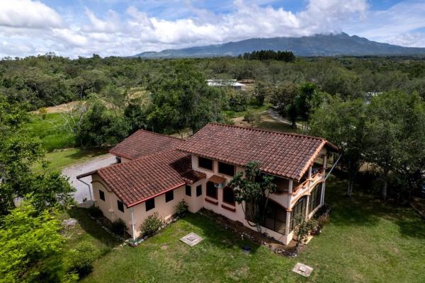Casa en potrerillos village con apartamento tipo estudio
