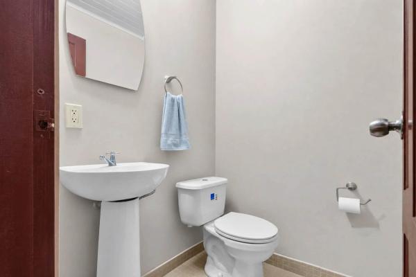 Amplia casa con piscina y apartamento para invitados