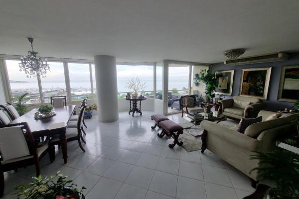 Spectacular apartment with ocean view for sale