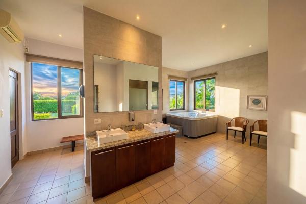 Condominio de 2 recámaras en venta o renta en la ensenada