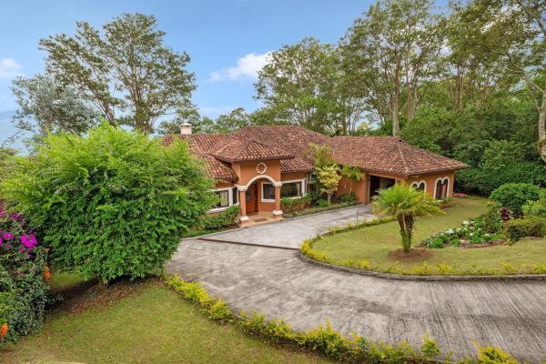 Spacious house in volcancito boquete
