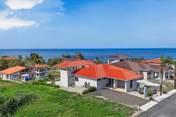 Casa moderna con vista al mar en andromeda estates pedasi