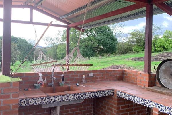 Granja de 13.6 ha con casa, galeras y río en natá, coclé