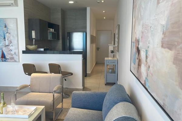 Apartamento moderno de 2 habitaciones frente al mar en playa malibú
