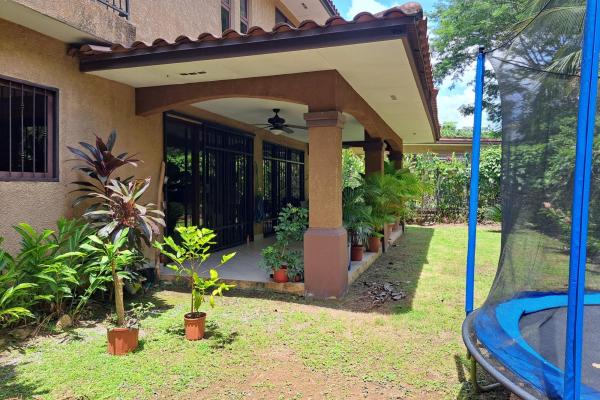 Alquilo embassy club casa forest estate