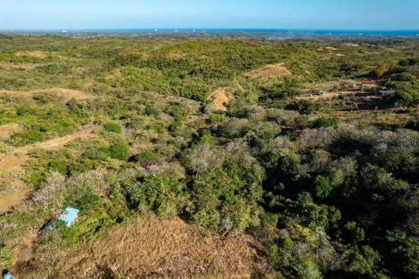 Finca de desarrollo de 26 hectáreas con vistas al océano y a la montaña.