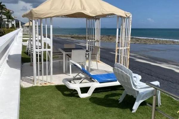 Apartment with ocean view in coronado country club