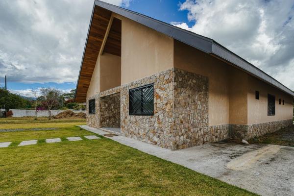 Casa amplia en volcan panama
