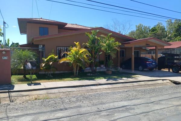 Se vende casa de 2 pisos