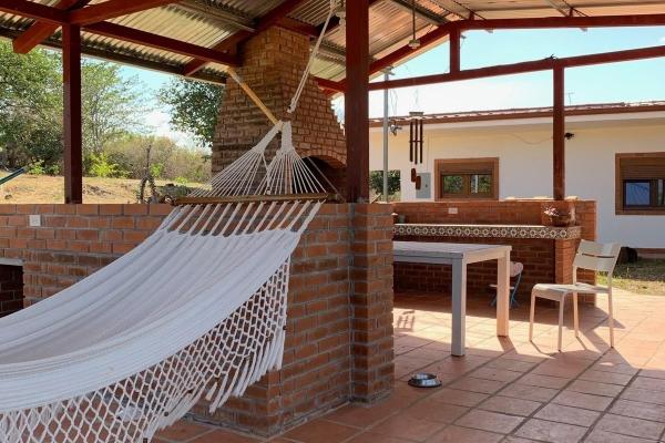 Granja de 13.6 ha con casa, galeras y río en natá, coclé