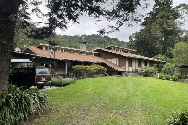 Beautiful park property in high-altitude location