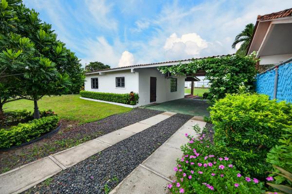 Oceanfront rental — playa malibú, gorgona