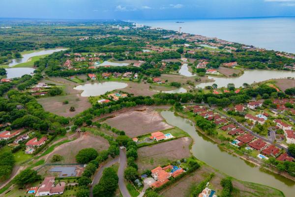 Lake view apartment in casa del sol buenaventura