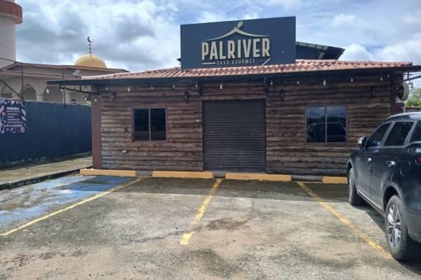 Se vende terreno con mejoras frente a la panamericana