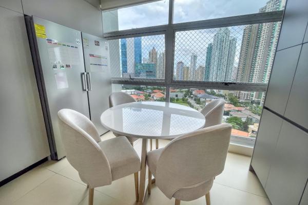 Sale of remodeled apartment in p.h q tower, punta pacifica