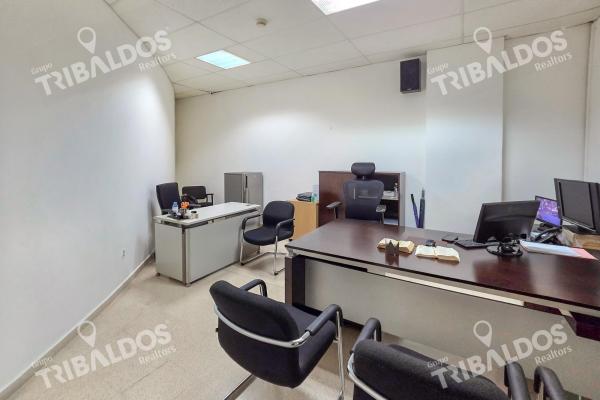 Commercial premises for sale in tumba muerto
