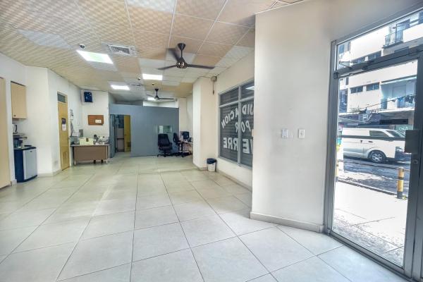 Commercial building for sale in calidonia