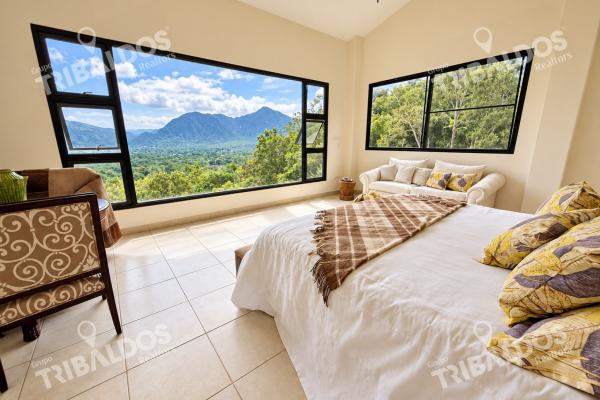 Casa en venta en el valle de antón con 1.1 hectáreas de terreno y vistas a las montañas