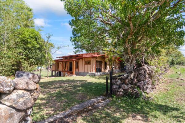 Eco-friendly 2 bed 2 bath bamboo home in boquete