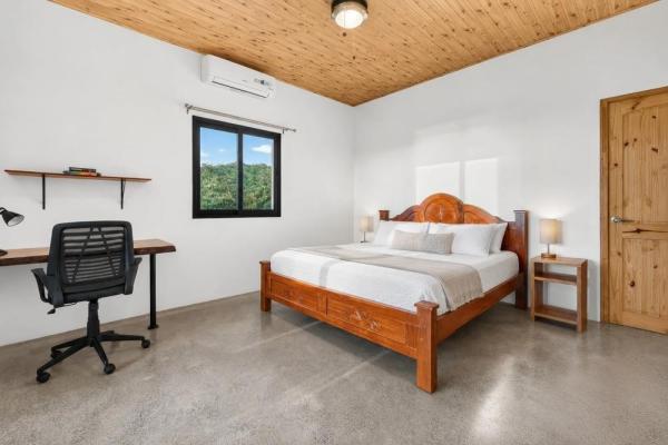 Turnkey ocean-view luxury villa in sea view hills