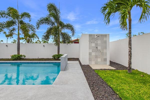 Hermosa casa moderna de 2 dormitorios con piscina