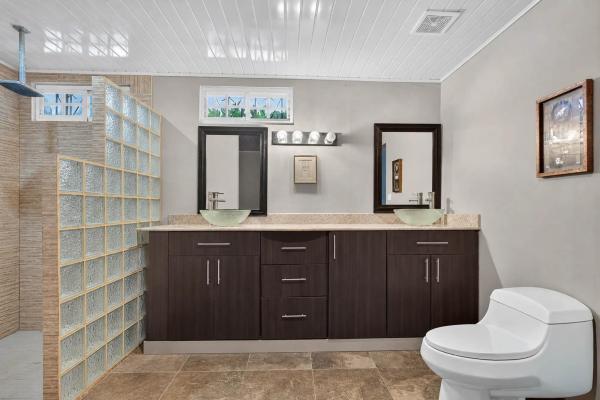 Amplia casa con piscina y apartamento para invitados